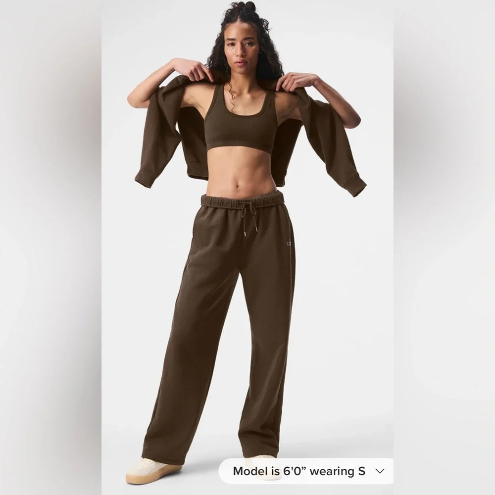 Alo Yoga NWT Accolade Straight Leg Sweatpants in Expresso Color Size M